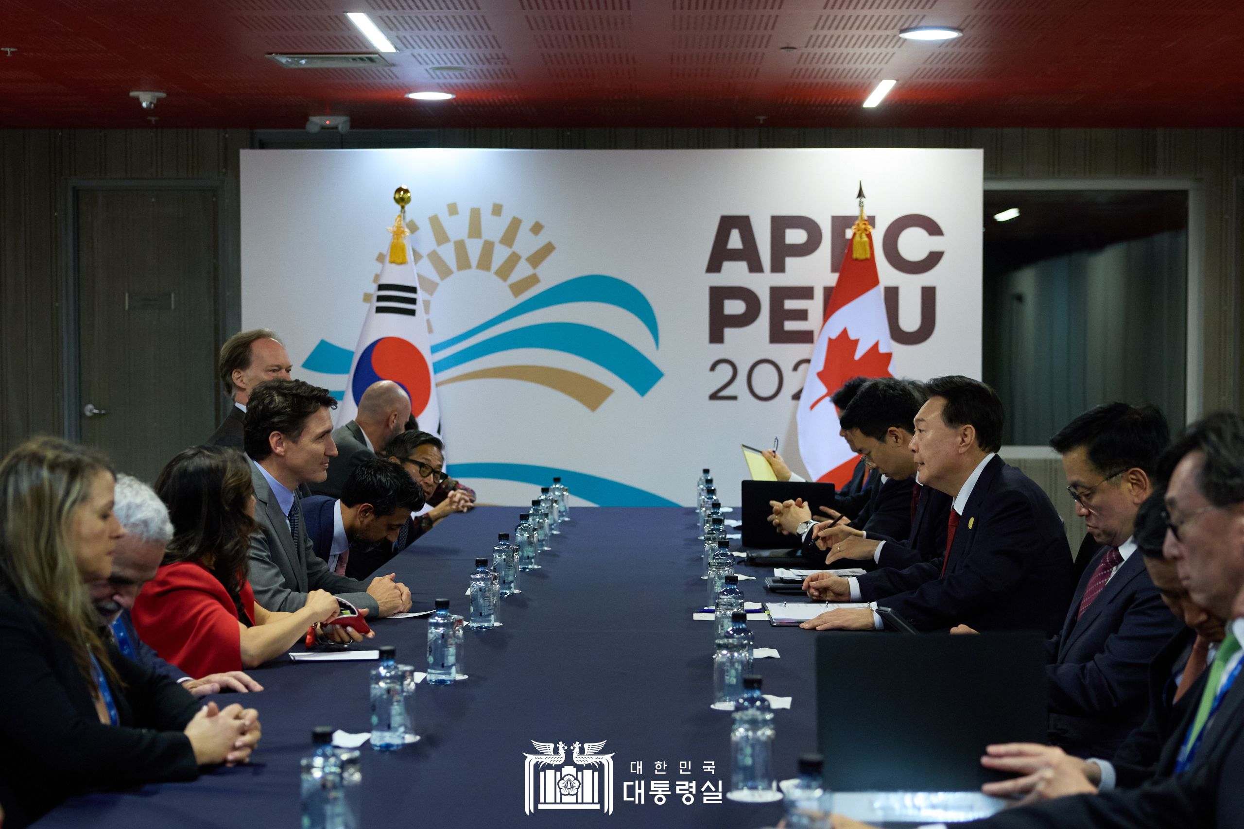 윤석열 대통령, APEC 정상회의 계기 캐나다 총리와 정상회담 개최